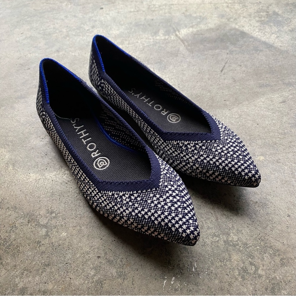 Rothy's Navy and White Pointed Knit Flats